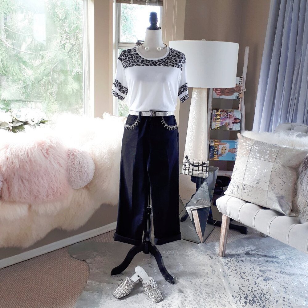 NWT CHRLDR grey leopard detail white football t-shirt, S